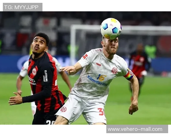 法兰克福再获连胜，横扫沙尔克04，领跑德甲积分榜