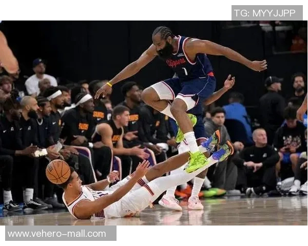 快船大胜小牛,莱昂纳德砍下全队最高35分,掌控全场!